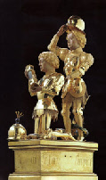 karel de stoute gouden statuette.jpg